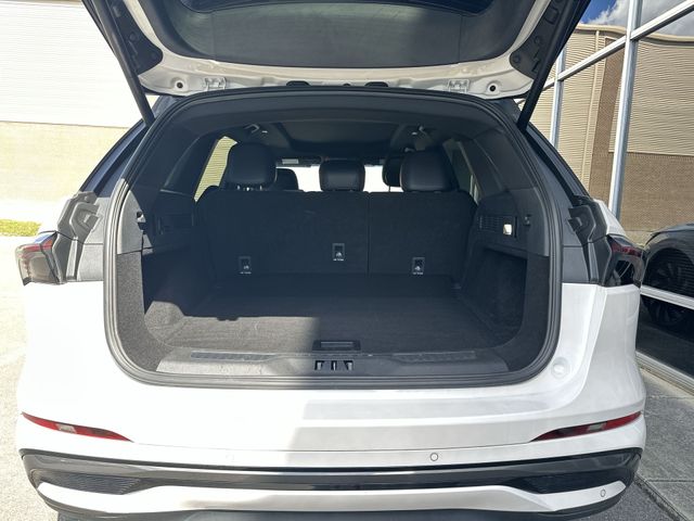 Used 2024 White Lincoln Reserve image 25