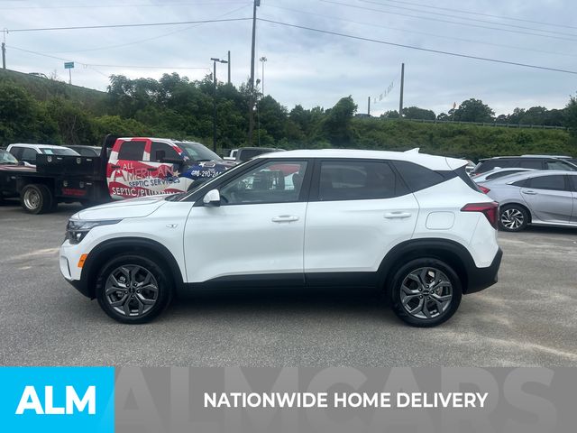 Used 2026 White Kia LX image 4