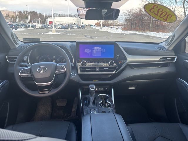 used 2023 Toyota Highlander car, priced at $39,529