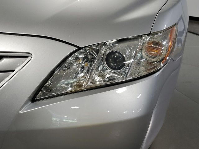 Used 2009 Gray Toyota LE image 25