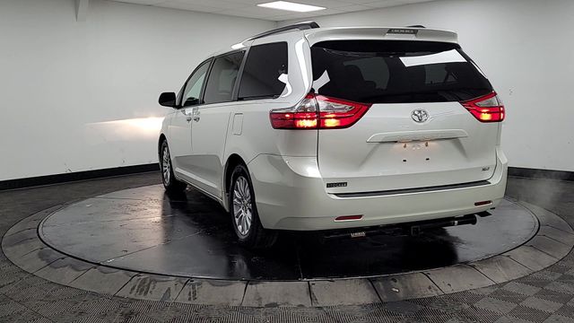 2015 – Toyota – Sienna