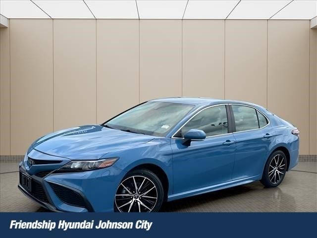 Blue 2024 Toyota Camry Sedan Front-Wheel Drive 8-Speed Automatic