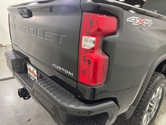 2025 Chevrolet Silverado 2500HD Custom photo