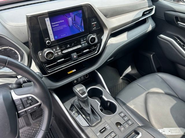 Used 2025 Toyota Highlander SUV