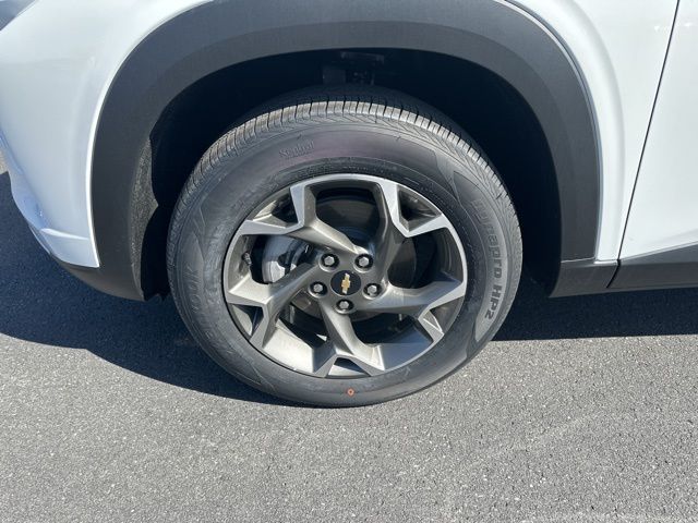 2025 Chevrolet Trax LT photo
