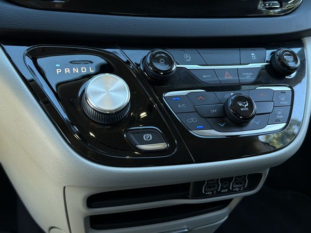 Used 2021 White Chrysler LX image 24
