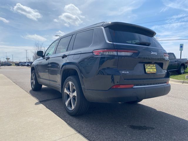 2026 Jeep Grand Cherokee L Limited - Diamond Black Crystal Pearlcoat exterior view 7