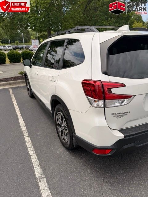 Crystal White Pearl 2019 Subaru Forester SUV / Crossover All-Wheel Drive Continuously Variable Transmission