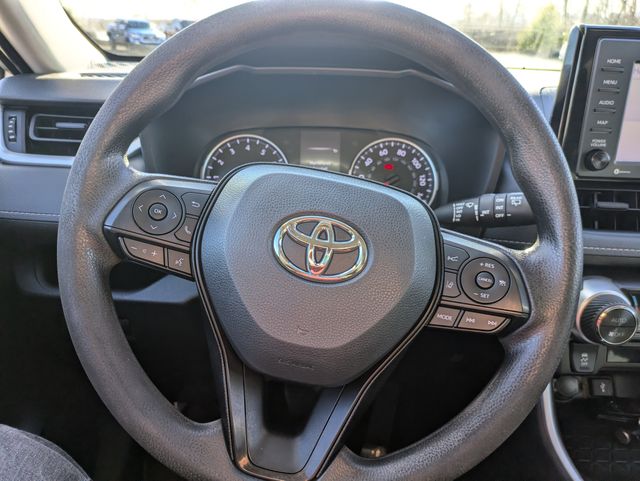 2022 Toyota RAV4 XLE 19