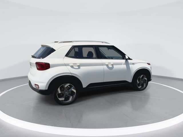 Used 2025 White Hyundai SEL image 11