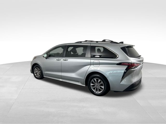 2021 Toyota Sienna XLE 9