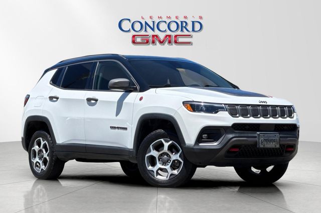 Bright White Clearcoat 2022 Jeep Compass SUV / Crossover Four-Wheel Drive 9-Speed Automatic