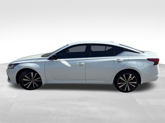 Used 2022 White Nissan 2.5 SR image 4