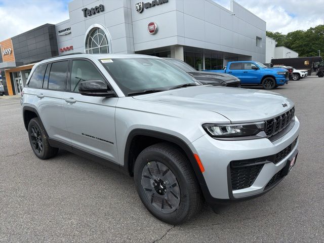 2026 Jeep Grand Cherokee Laredo Altitude 4x4's photo