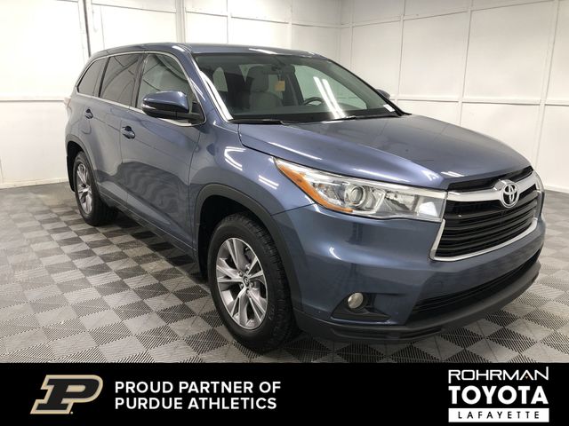 2016 Toyota Highlander LE Plus V6 8