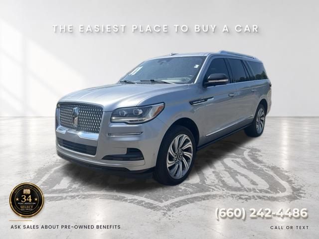 Silver Radiance Metallic Clearcoat 2023 Lincoln Navigator SUV / Crossover Four-Wheel Drive Automatic