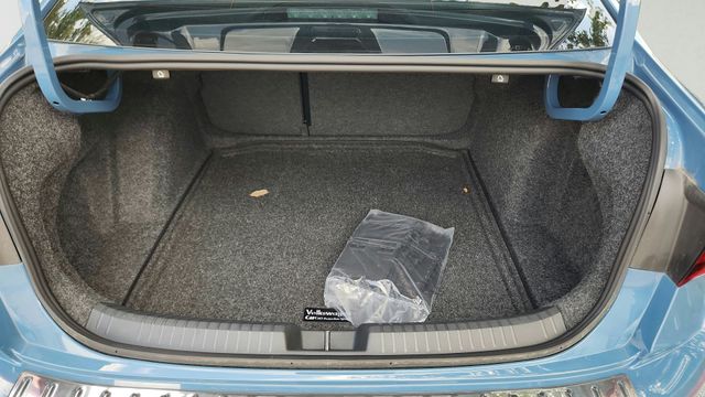 2025 Volkswagen Jetta SE - Photo 33