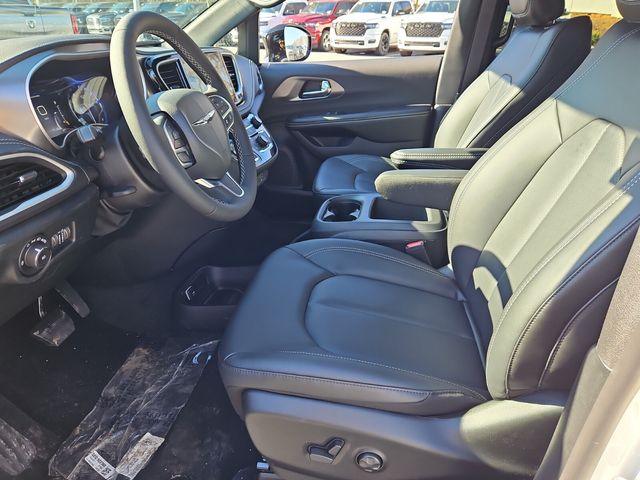 New 2026 White Chrysler Select image 13