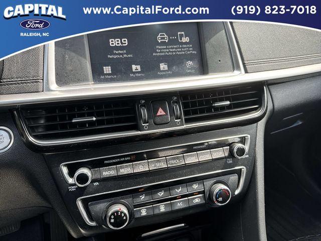 Used 2020 Black Kia SE image 27