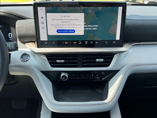 2025 Ford Explorer Active photo