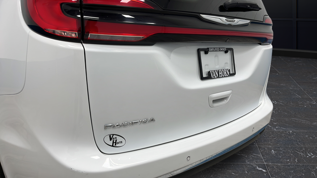 Used 2023 Bright White Clearcoat Chrysler Touring L image 38