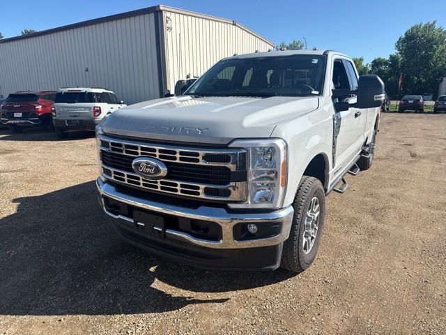 2025 Avalanche Ford Super Duty F-350 SRW XLT 4X4 Truck