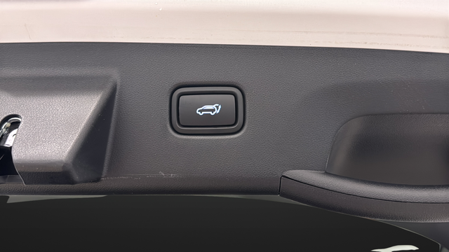 Used 2024 White Pearl Hyundai SEL Convenience image 29