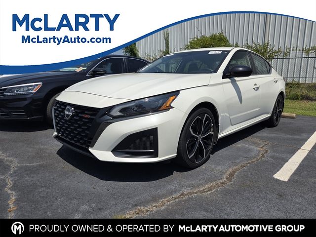 Pearl White Tricoat 2024 Nissan Altima Sedan Front-Wheel Drive Continuously Variable Transmission