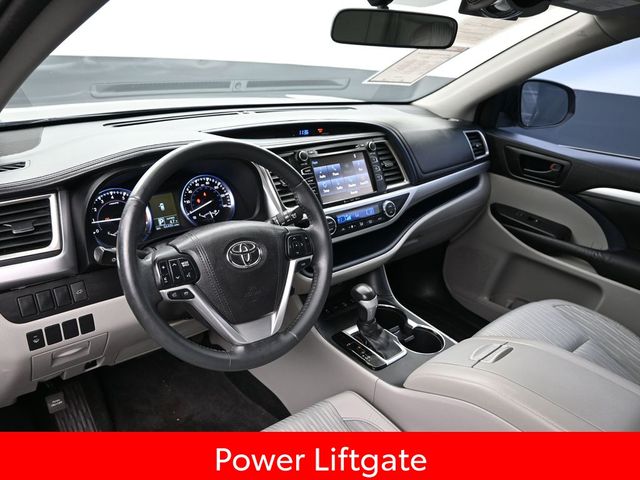 2016 Toyota Highlander LE Plus V6 12