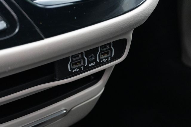 Used 2024 Chrysler Pacifica Van
