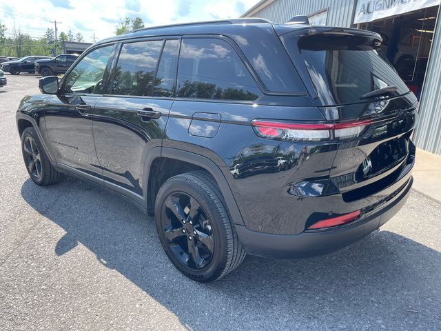2023 Jeep Grand Cherokee Altitude X - Diamond Black exterior view 5