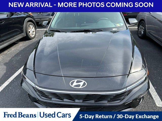 Abyss Black 2026 Hyundai Elantra Sedan Front-Wheel Drive Continuously Variable Transmission