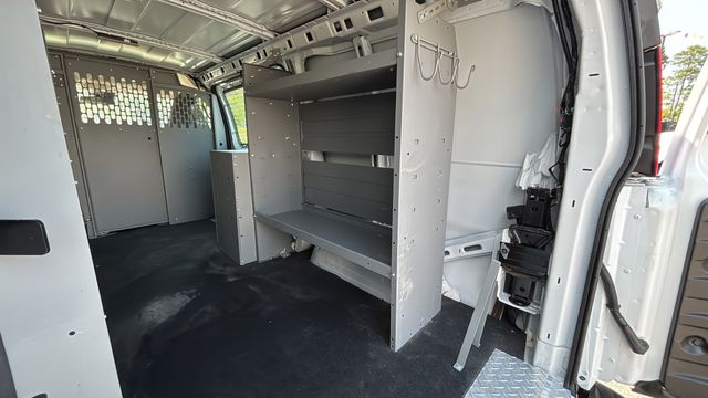 Used 2025 White Chevrolet Work Van image 32
