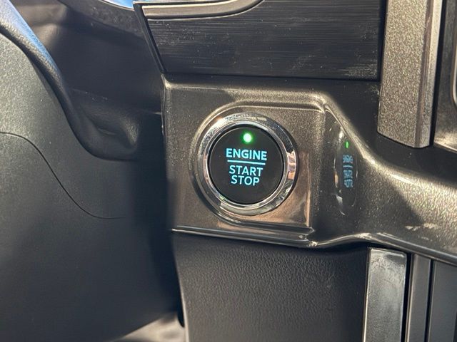 Used 2022 Gray Ford XLT image 14