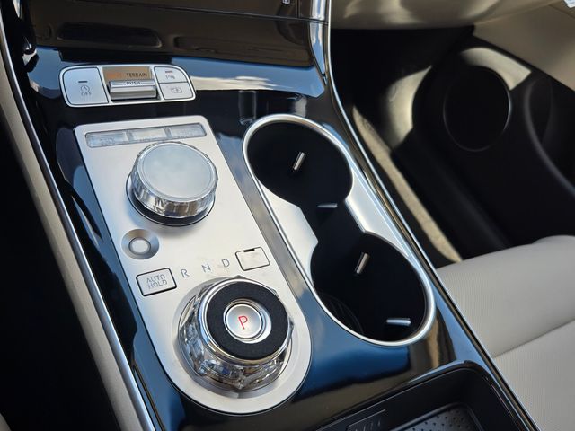 2027 Genesis Gv70