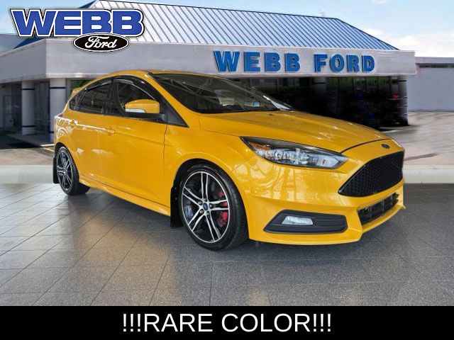 Tangerine Scream Metallic Tri-Coat 2015 Ford Focus Hatchback Front-Wheel Drive 6-Speed Manual
