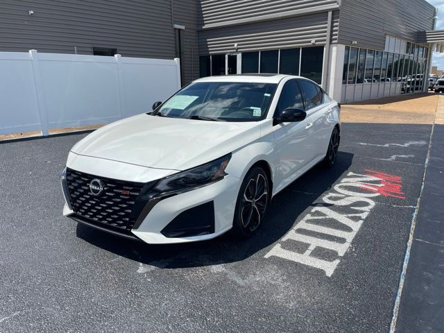 Pearl White Tricoat 2024 Nissan Altima 2.5 SR FWD Sedan Front-Wheel Drive Continuously Variable Transmission