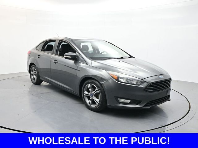 Gray (Magnetic) 2017 Ford Focus SE Sedan Front-Wheel Drive 6-Speed Automatic
