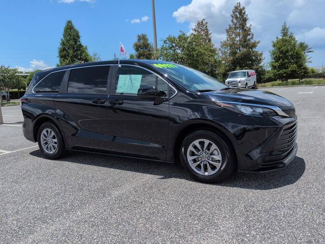 Midnight Black Metallic 2026 Toyota Sienna LE 8-Passenger FWD Minivan Front-Wheel Drive Continuously Variable Transmission