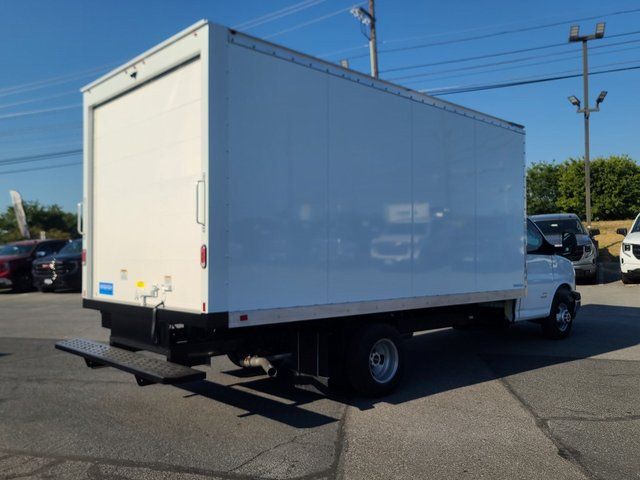 2023 GMC Savana Cutaway 4500 4500 Van 3