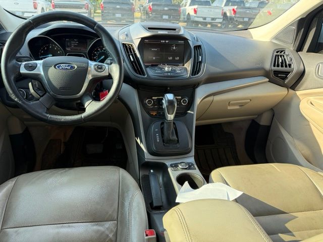 2015 Oxford White Ford Escape SE FWD SUV