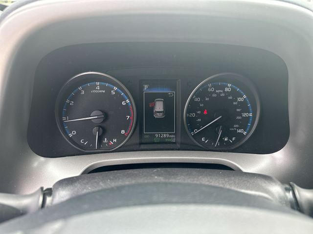 Used 2018 Silver Toyota XLE image 13