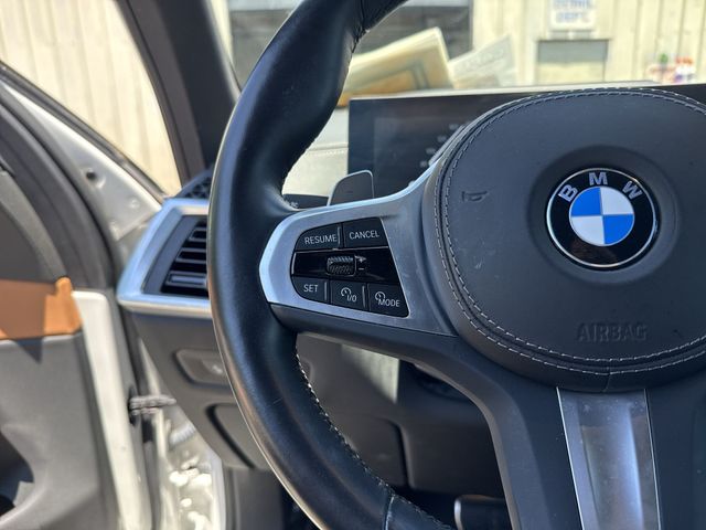Used 2024 White BMW xDrive40i image 17