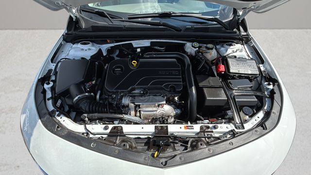 Used 2025 White Chevrolet LT image 32