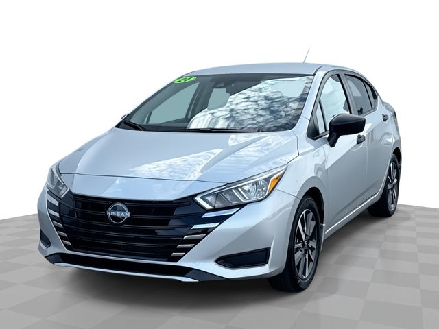 Brilliant Silver Metallic 2024 Nissan Versa S FWD Sedan Front-Wheel Drive Continuously Variable Transmission
