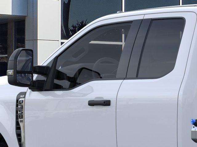 2026 Oxford White Ford Super Duty F-350 SRW XLT 168 WB 4X4 Chassis