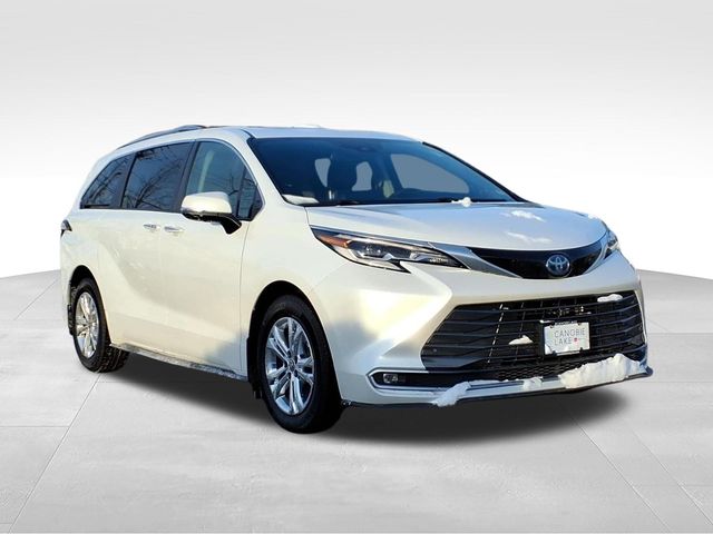 2022 Toyota Sienna Platinum 7-Passenger AWD