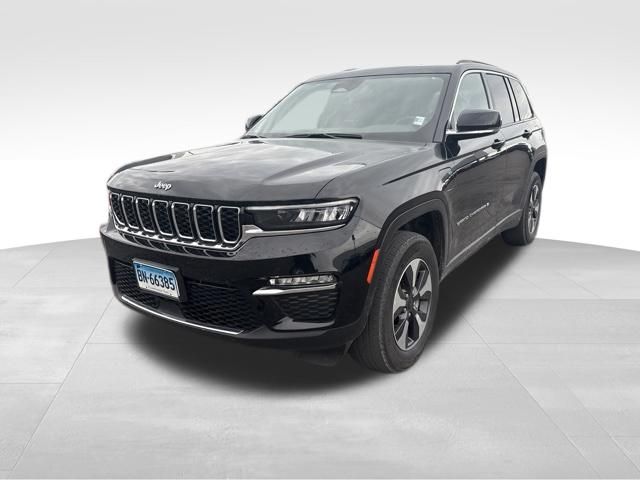 Diamond Black Crystal Pearlcoat 2024 Jeep Grand Cherokee 4xe SUV / Crossover Four-Wheel Drive 8-Speed Automatic