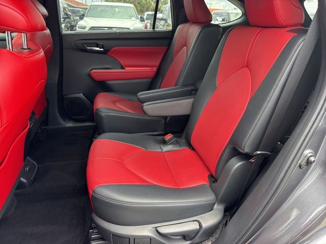 Used 2024 Toyota Highlander SUV