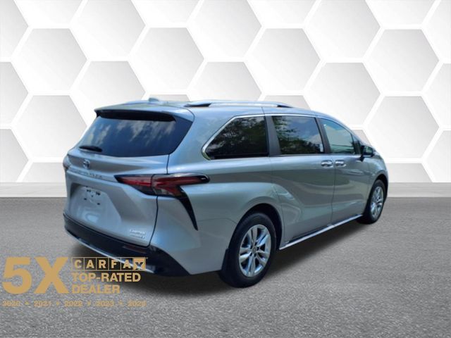 2024 Toyota Sienna Limited photo